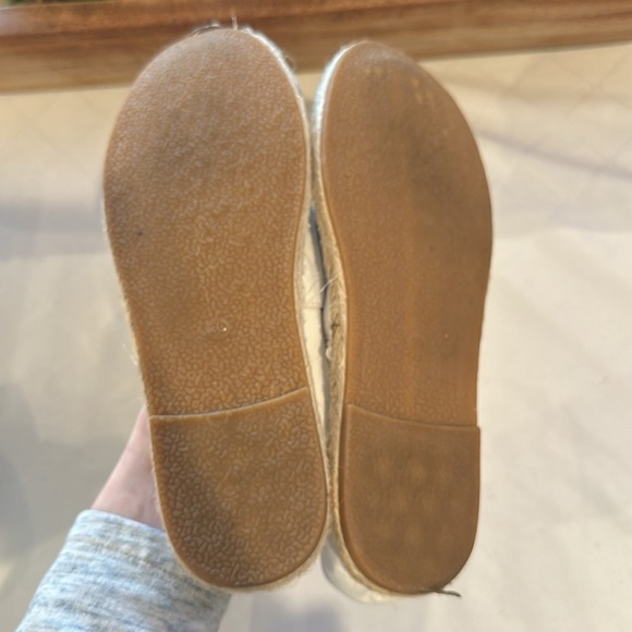 Chic Two-Tone Espadrilles - Picture 6 of 7